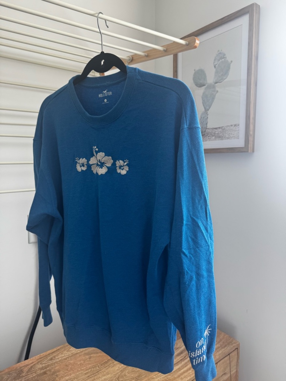 Hollister Men's Teal Blue Floral Crew Sweatshirt